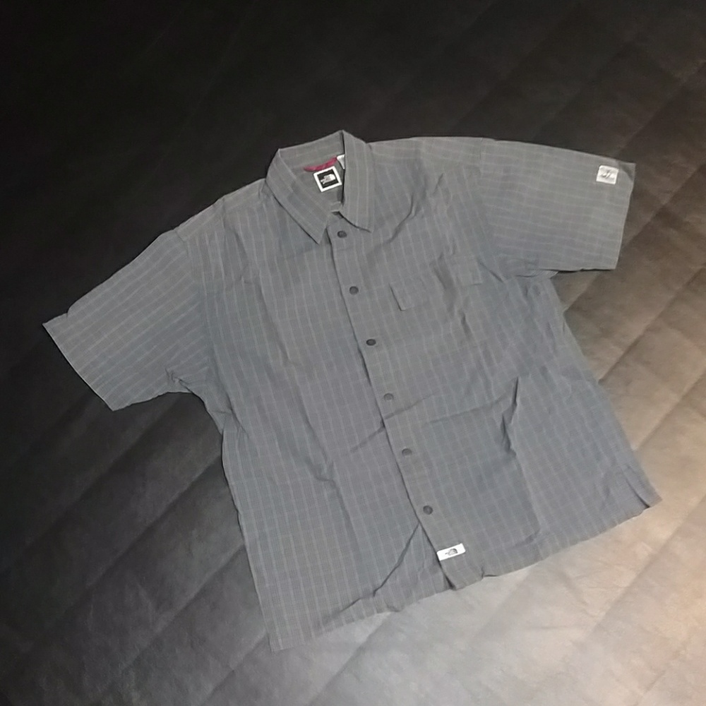 North Face Men's Size M Button Up